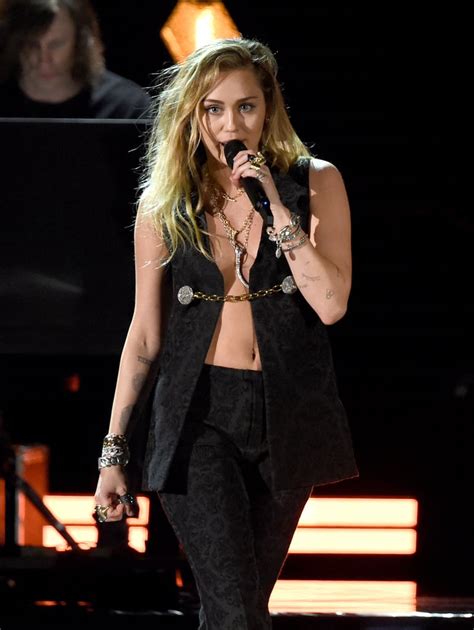 miley cyrus sexy pictures